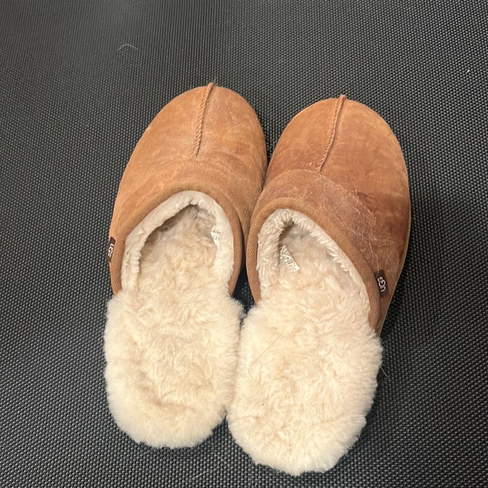 Ugh slippers. Size 8. Used.